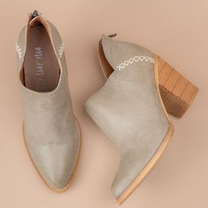 🌼 Gray Ankle Bootie 🌸